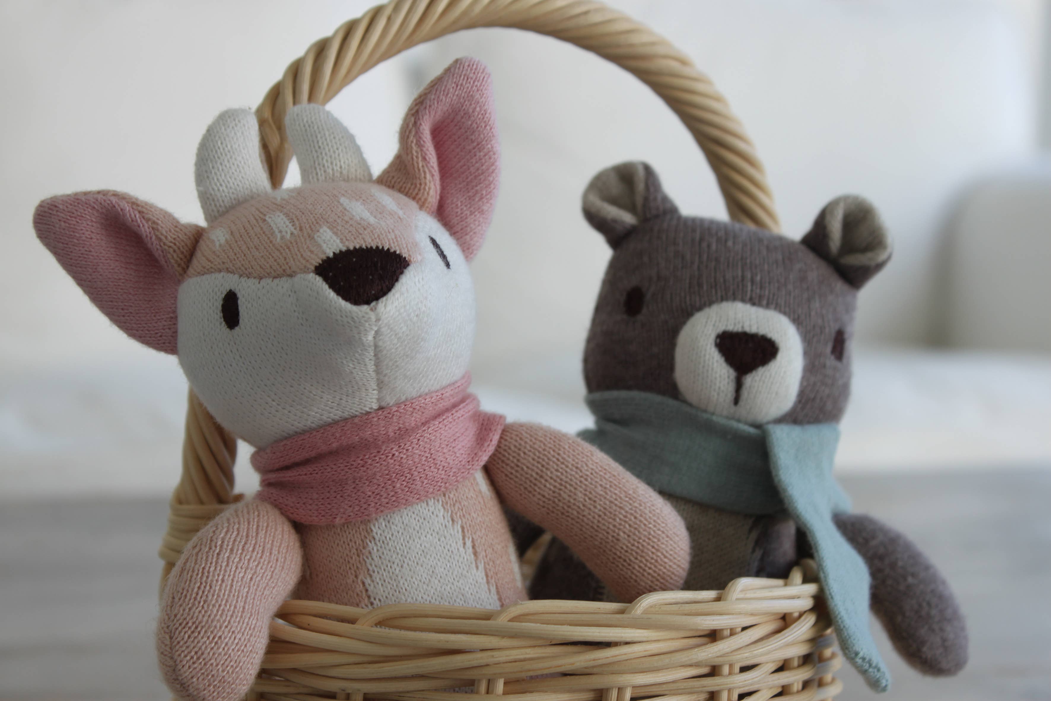 Urso de tricô macio Fred Bear ThreadBear - 18 cm