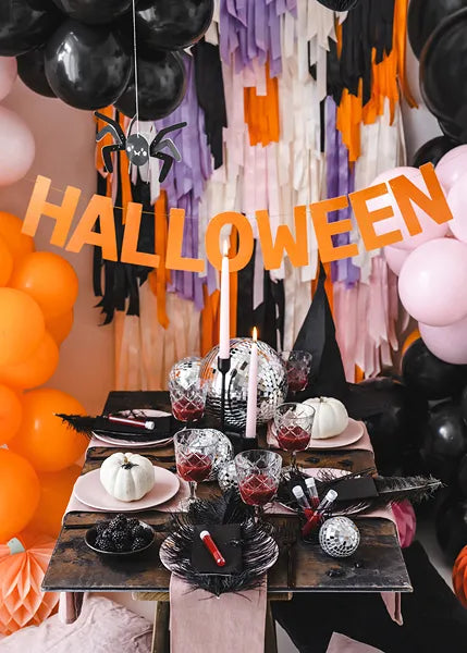 Grinalda com a inscrição «Halloween»
