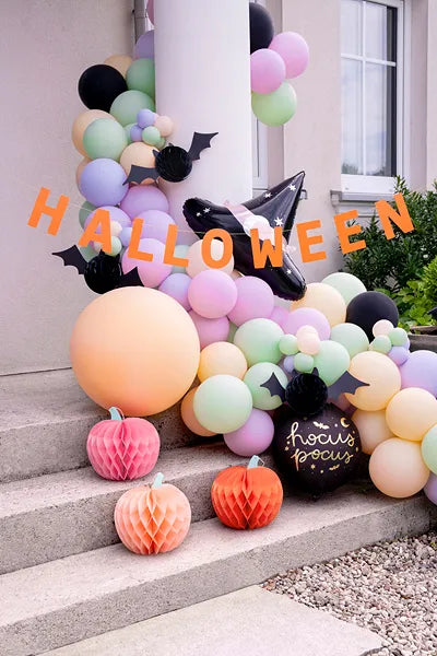 Grinalda com a inscrição «Halloween»