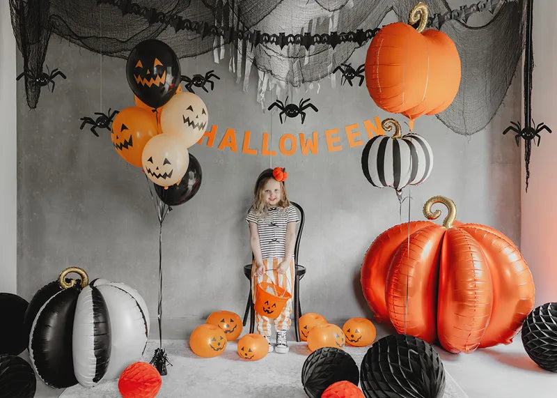 Grinalda com a inscrição «Halloween»