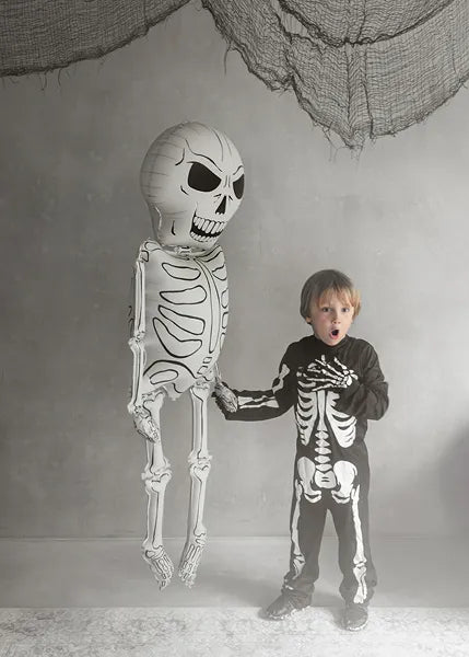 Fato infantil de esqueleto com luvas, tamanho 116–128.