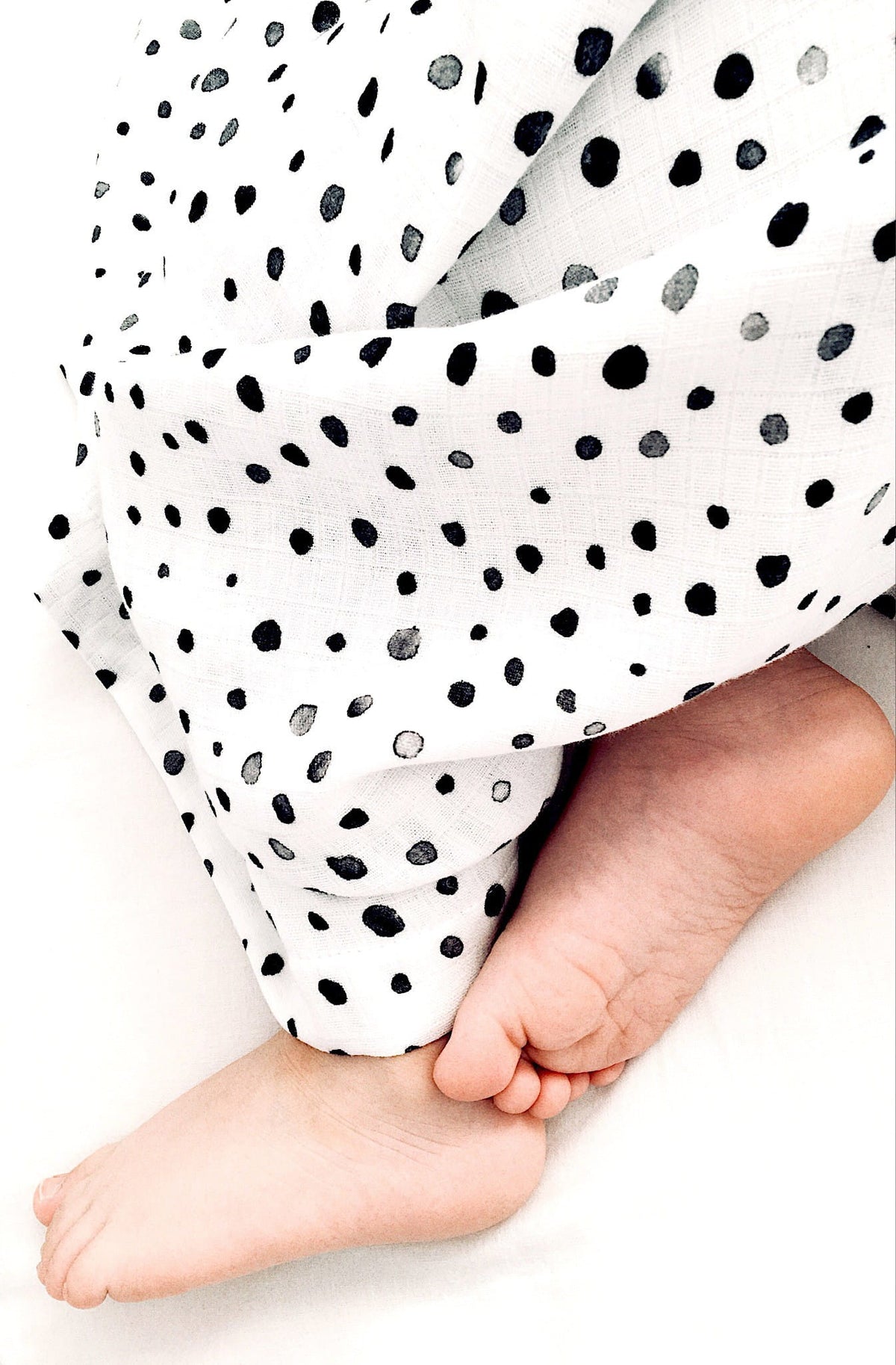 BAMBOO SWADDLE - DOTS